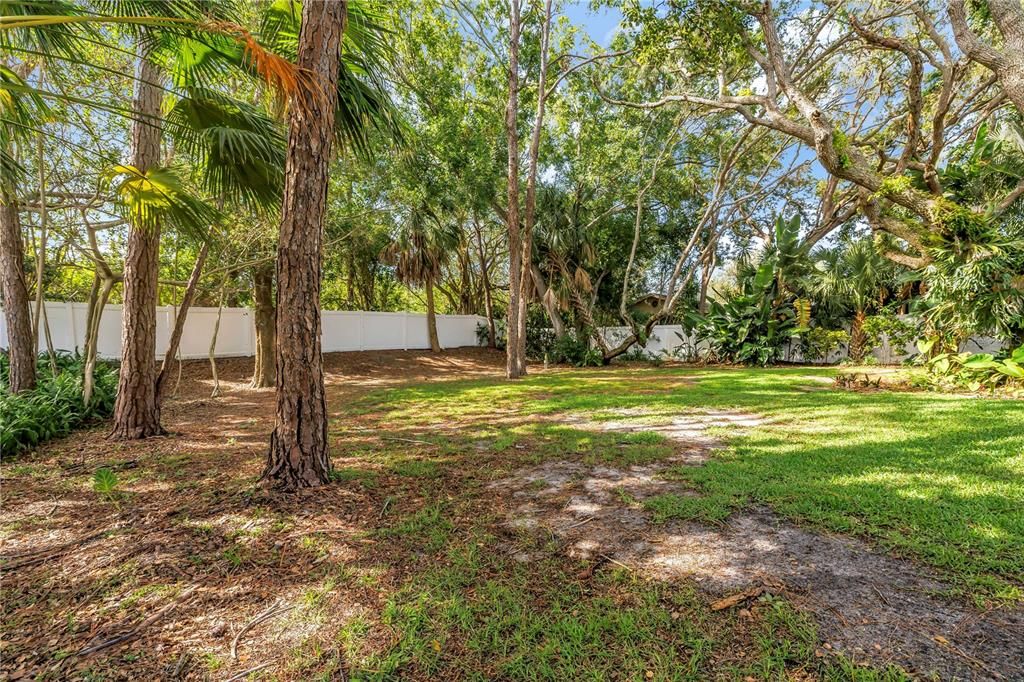For Sale: $1,300,000 (4 beds, 2 baths, 3462 Square Feet)