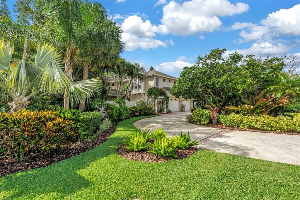 For Sale: $1,300,000 (4 beds, 2 baths, 3462 Square Feet)