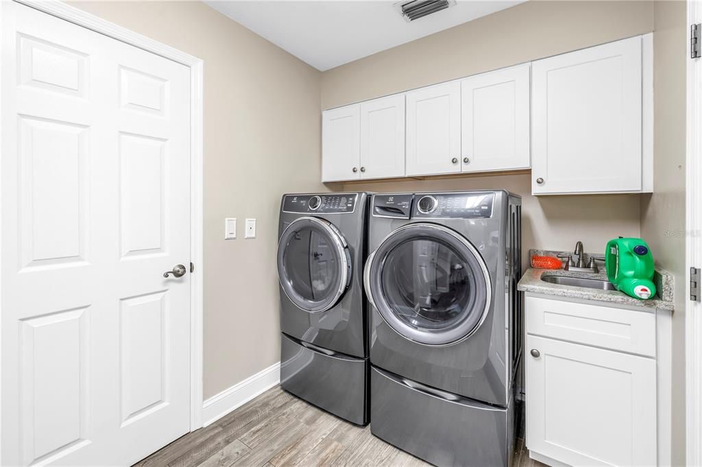 For Sale: $1,300,000 (4 beds, 2 baths, 3462 Square Feet)