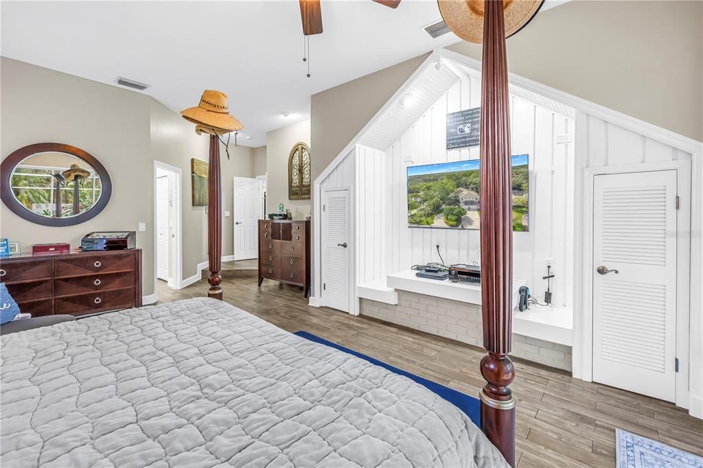 For Sale: $1,300,000 (4 beds, 2 baths, 3462 Square Feet)