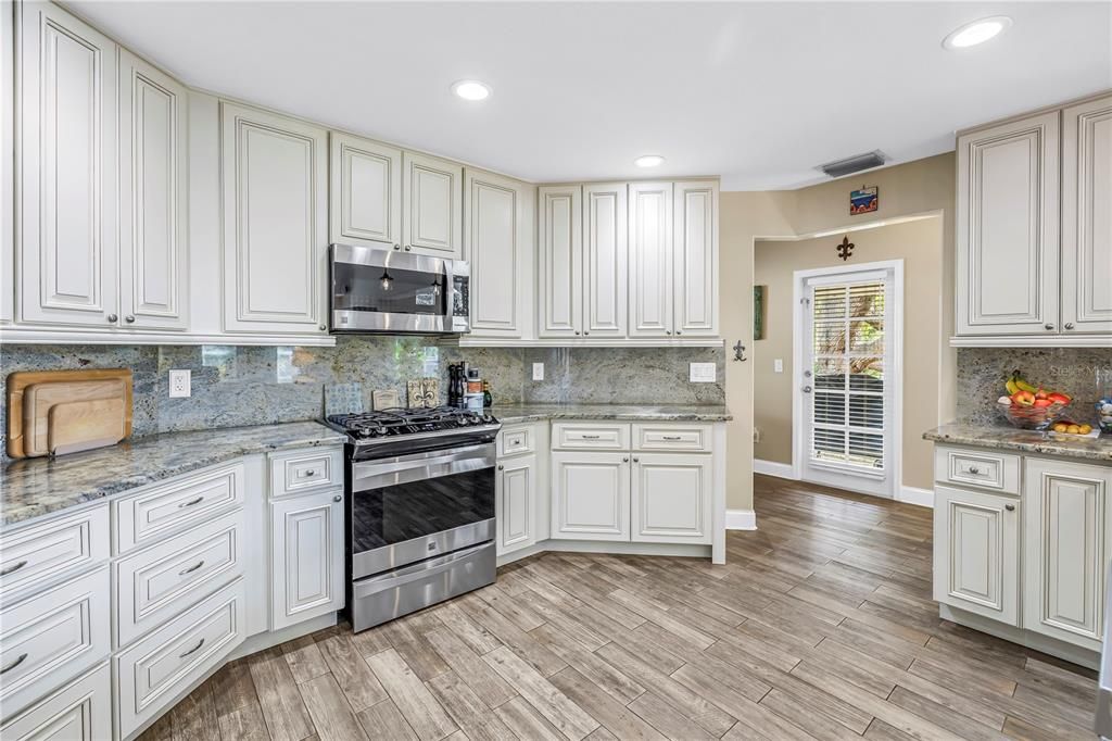 For Sale: $1,300,000 (4 beds, 2 baths, 3462 Square Feet)