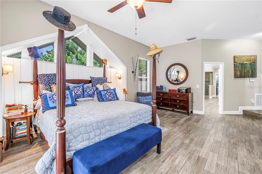 For Sale: $1,300,000 (4 beds, 2 baths, 3462 Square Feet)