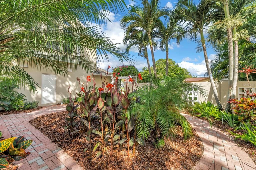 For Sale: $1,300,000 (4 beds, 2 baths, 3462 Square Feet)