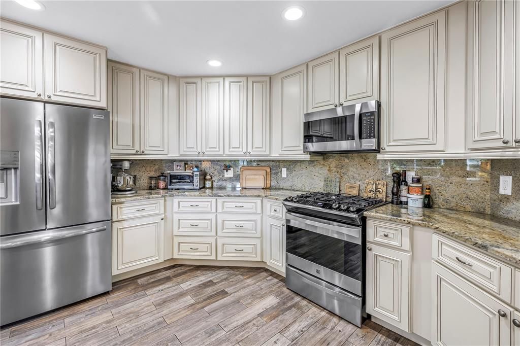 For Sale: $1,300,000 (4 beds, 2 baths, 3462 Square Feet)