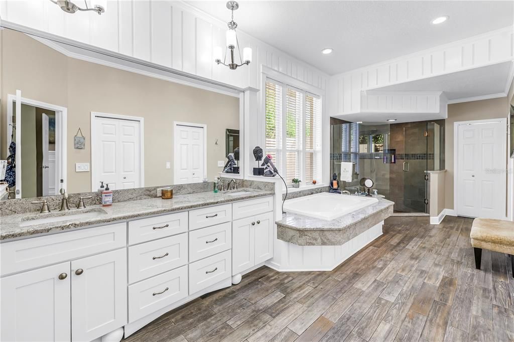 For Sale: $1,300,000 (4 beds, 2 baths, 3462 Square Feet)