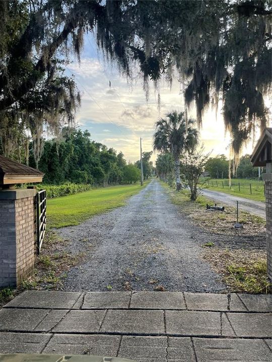 На продажу: $645,000 (20.33 acres)