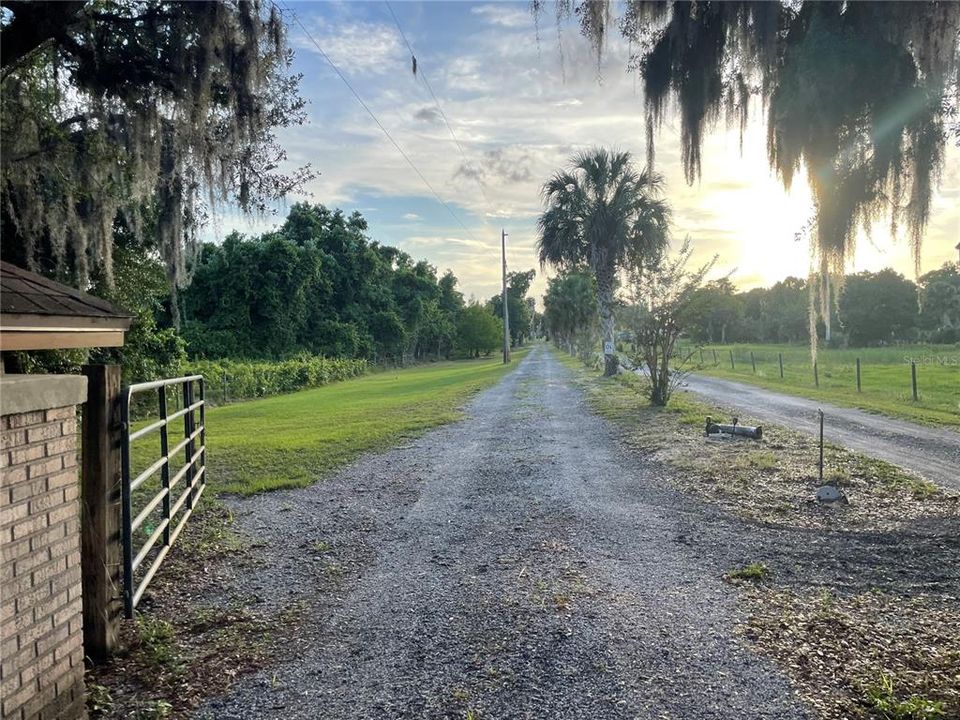 На продажу: $645,000 (20.33 acres)