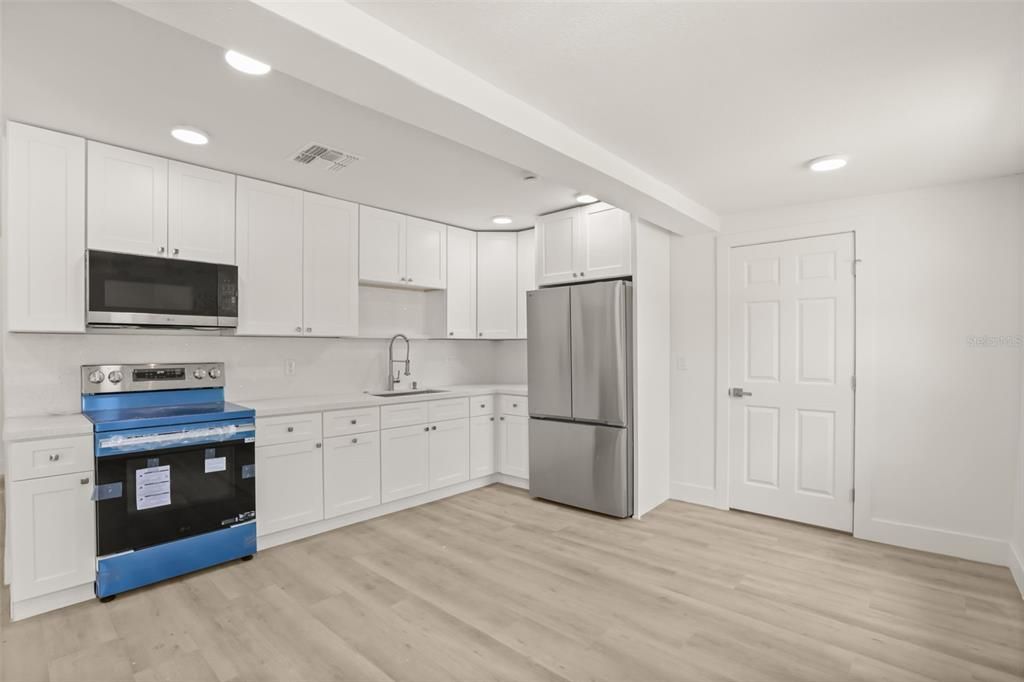 For Sale: $339,000 (3 beds, 2 baths, 1293 Square Feet)