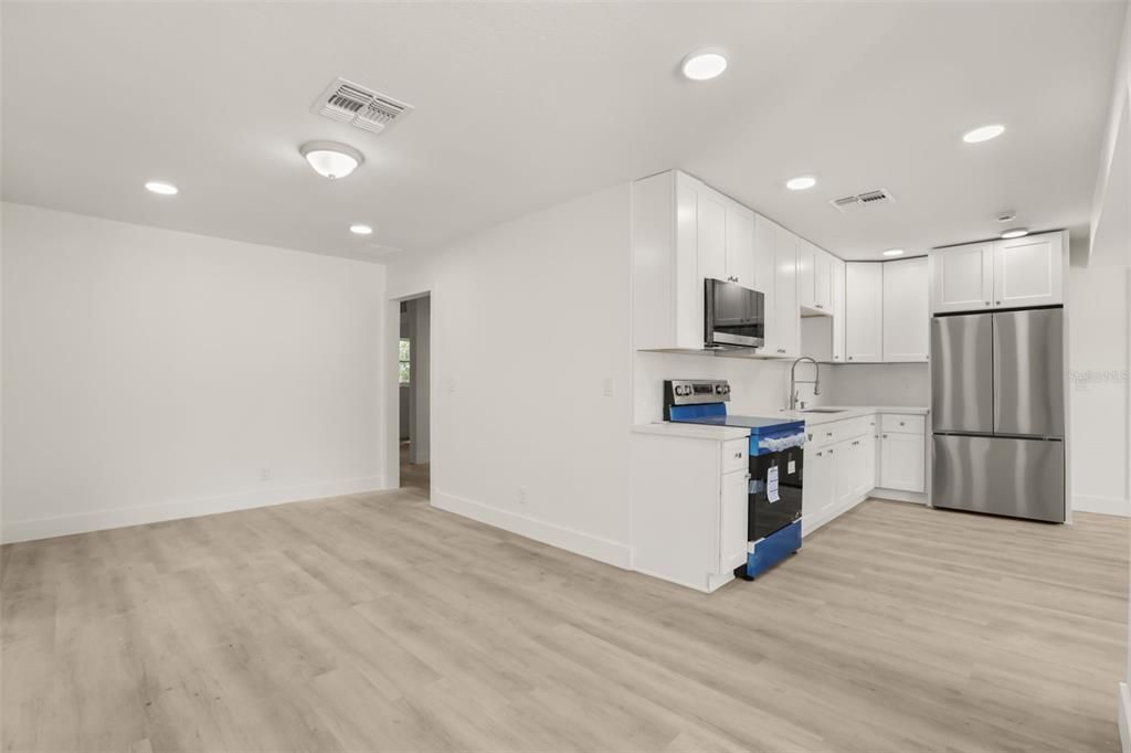 For Sale: $339,000 (3 beds, 2 baths, 1293 Square Feet)