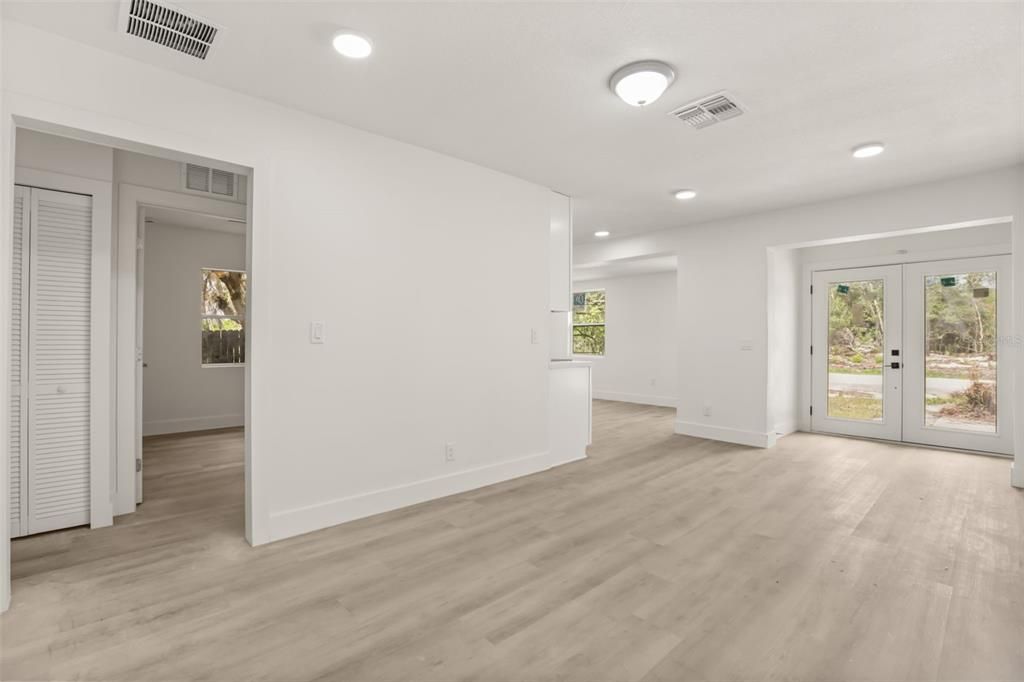 For Sale: $339,000 (3 beds, 2 baths, 1293 Square Feet)