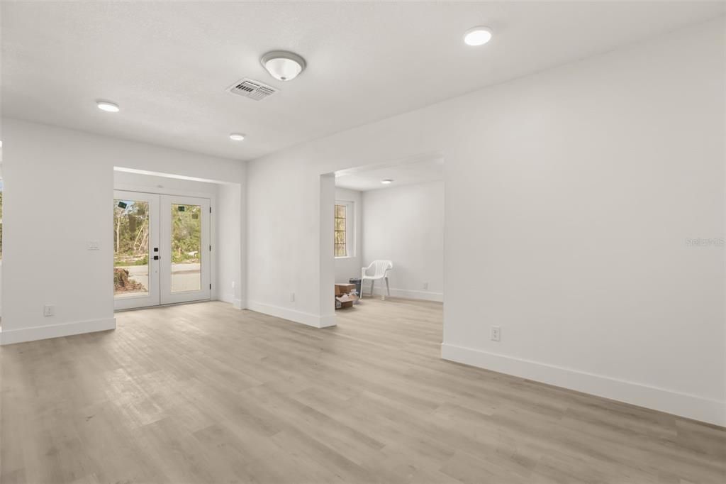 For Sale: $339,000 (3 beds, 2 baths, 1293 Square Feet)