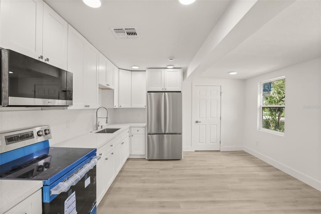 For Sale: $339,000 (3 beds, 2 baths, 1293 Square Feet)