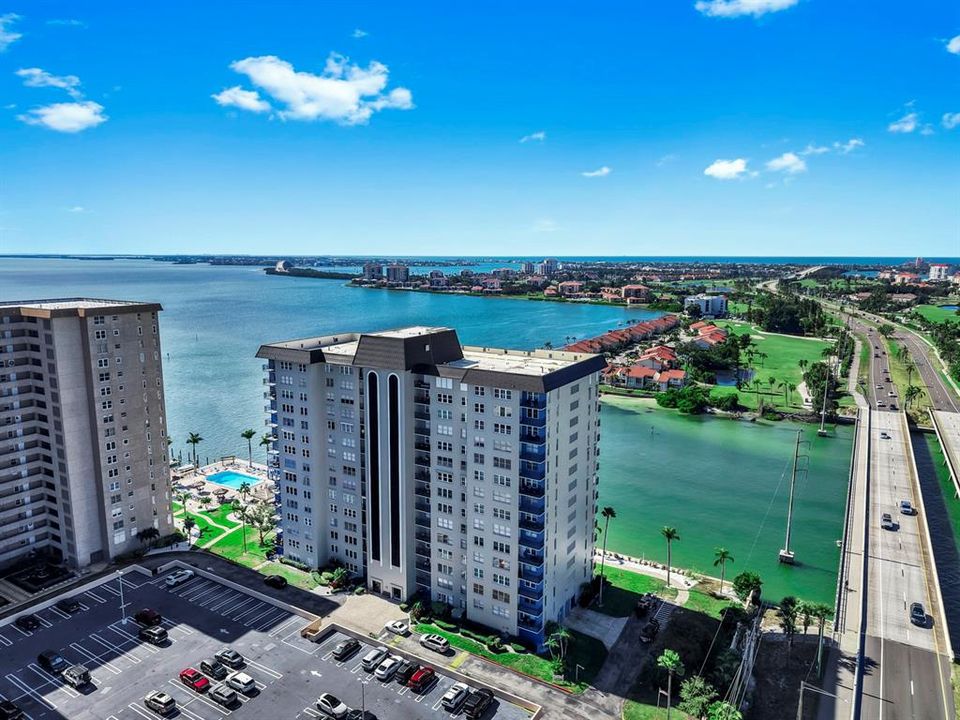 На продажу: $235,000 (2 спален, 2 ванн, 1175 Квадратных фут)