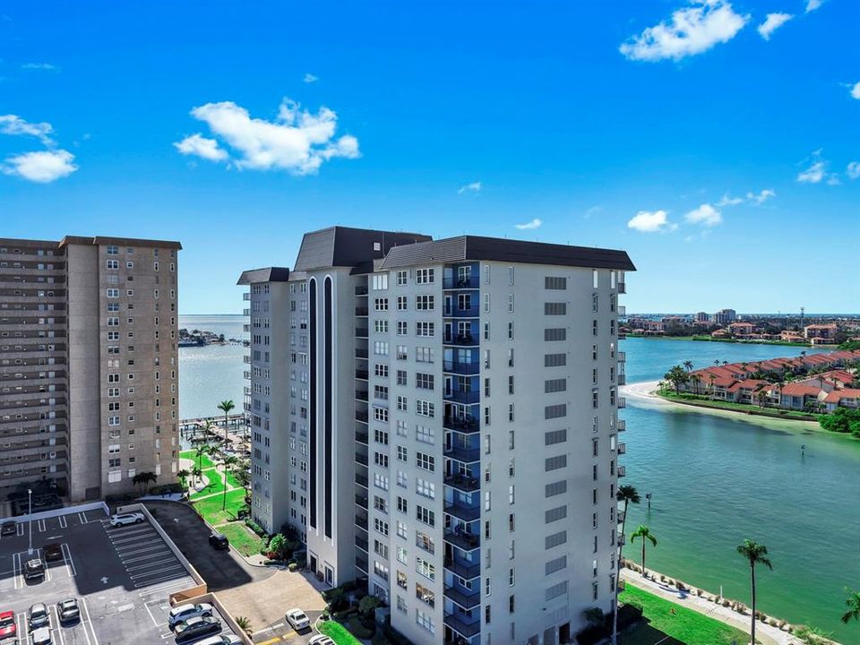 На продажу: $235,000 (2 спален, 2 ванн, 1175 Квадратных фут)