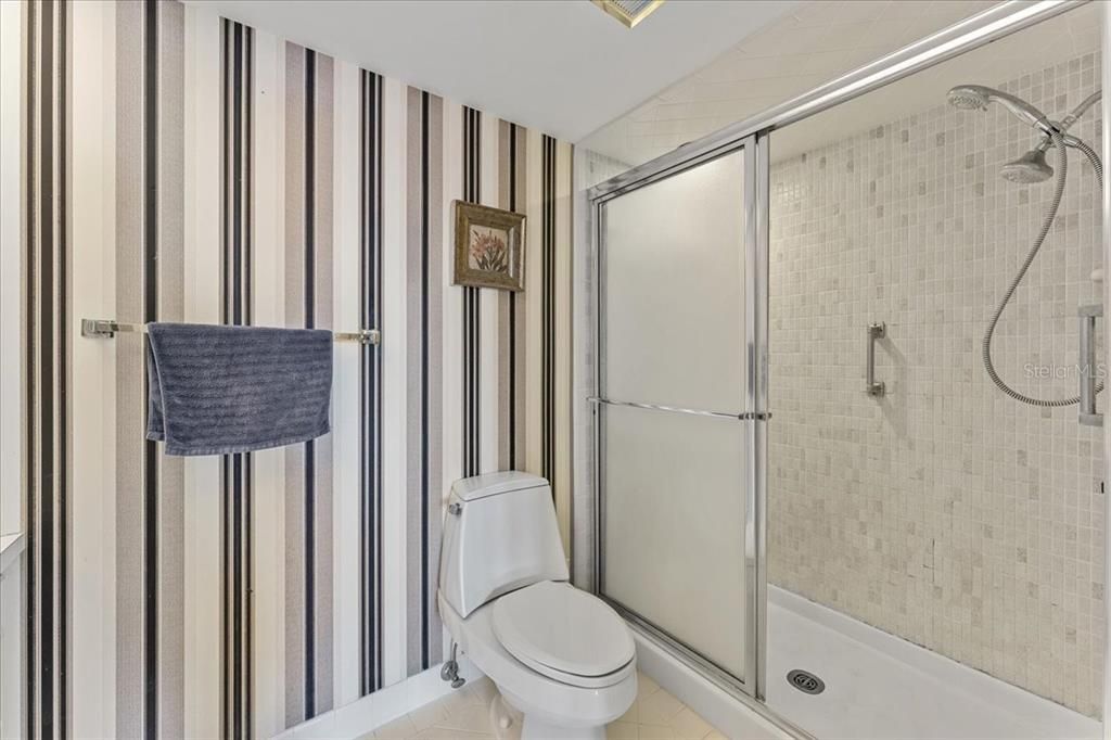 На продажу: $235,000 (2 спален, 2 ванн, 1175 Квадратных фут)