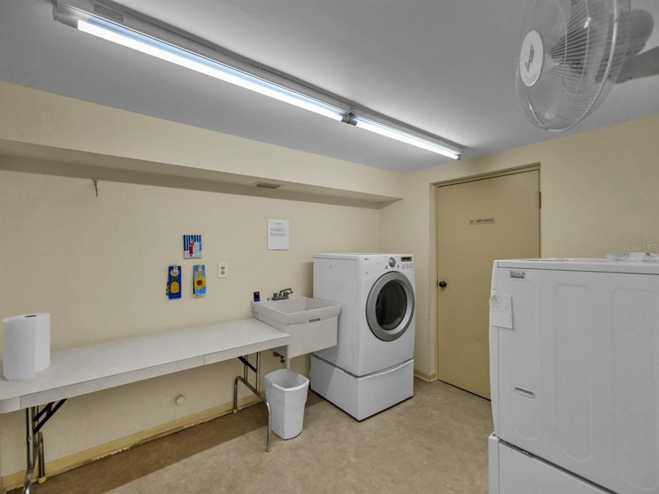 На продажу: $235,000 (2 спален, 2 ванн, 1175 Квадратных фут)