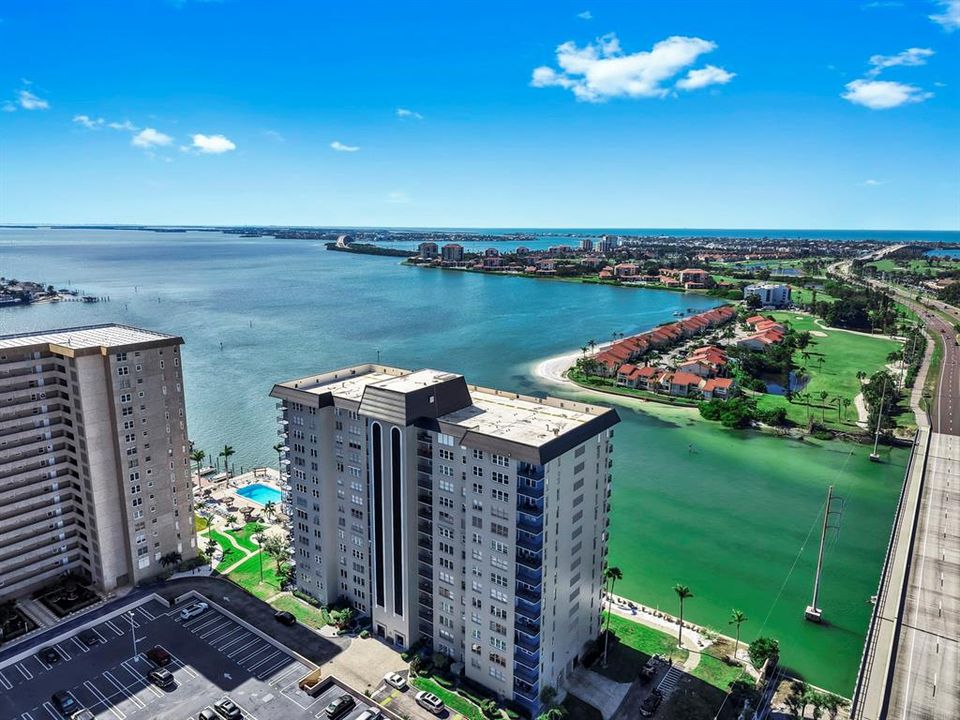 На продажу: $235,000 (2 спален, 2 ванн, 1175 Квадратных фут)