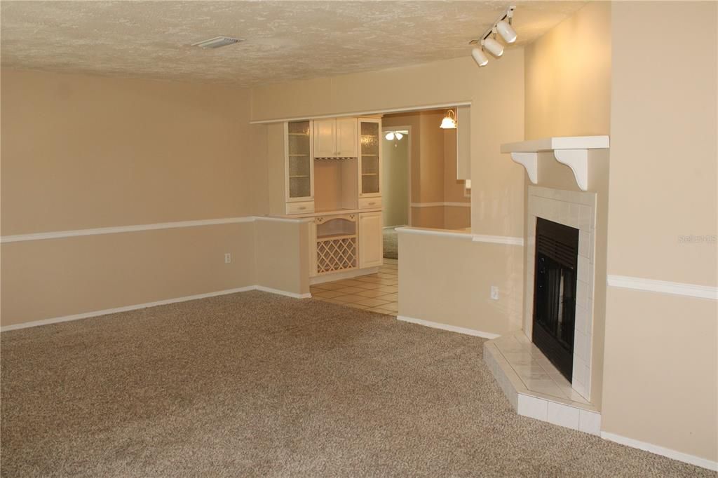 For Rent: $3,195 (4 beds, 2 baths, 2031 Square Feet)