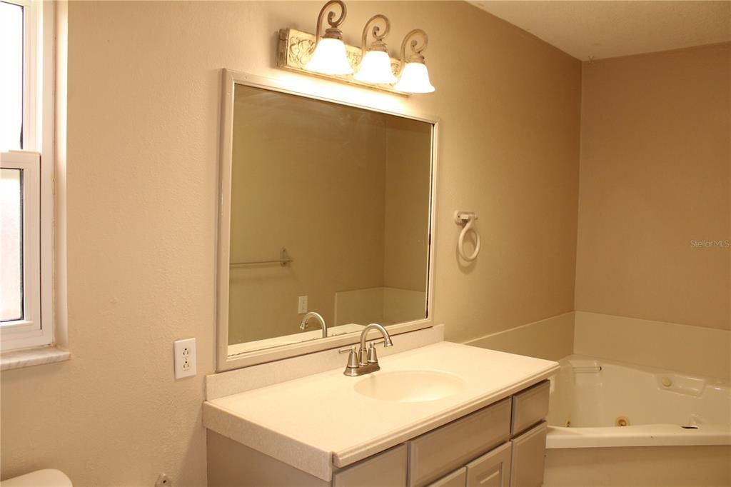 For Rent: $3,195 (4 beds, 2 baths, 2031 Square Feet)