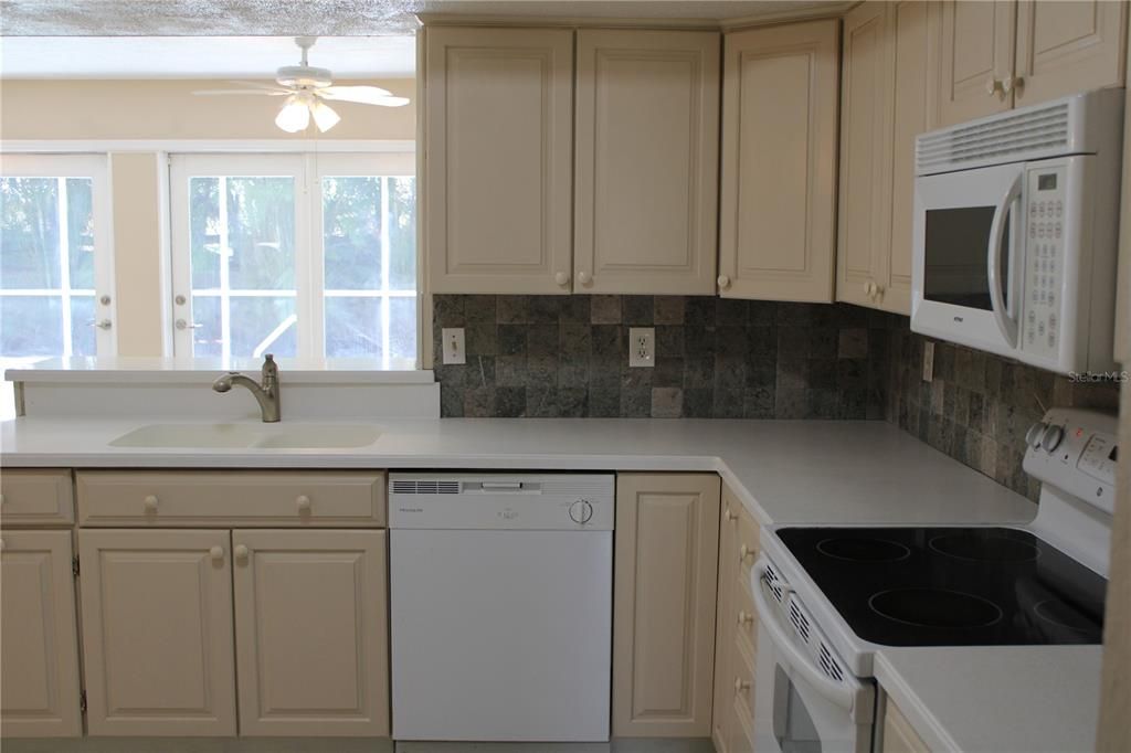 For Rent: $3,195 (4 beds, 2 baths, 2031 Square Feet)