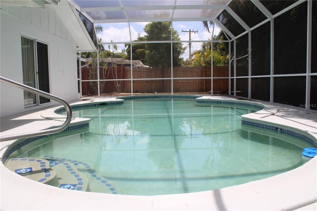 For Rent: $3,195 (4 beds, 2 baths, 2031 Square Feet)