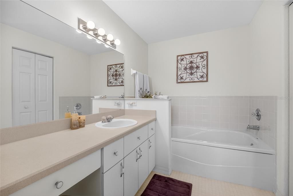 For Sale: $289,900 (3 beds, 2 baths, 1826 Square Feet)