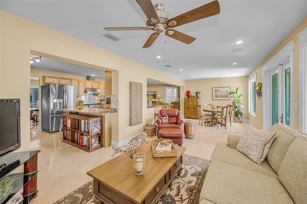 En Venta: $1,795,000 (3 camas, 2 baños, 2421 Pies cuadrados)