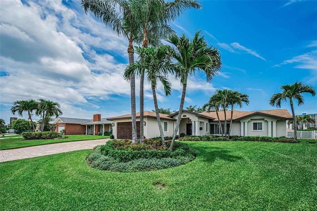 En Venta: $1,795,000 (3 camas, 2 baños, 2421 Pies cuadrados)