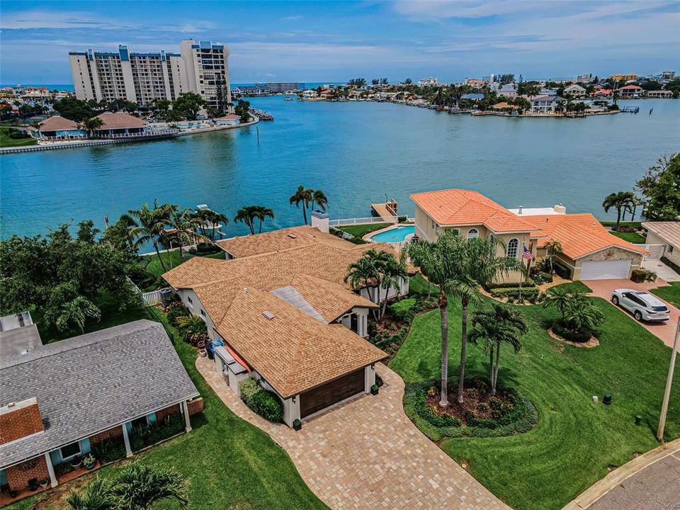 En Venta: $1,795,000 (3 camas, 2 baños, 2421 Pies cuadrados)
