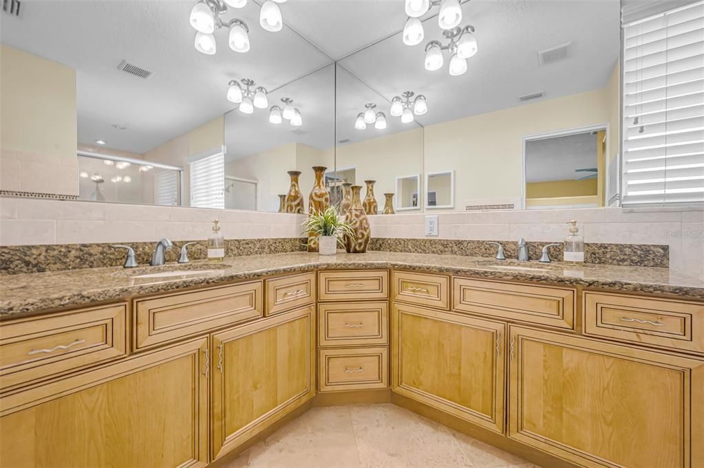En Venta: $1,795,000 (3 camas, 2 baños, 2421 Pies cuadrados)