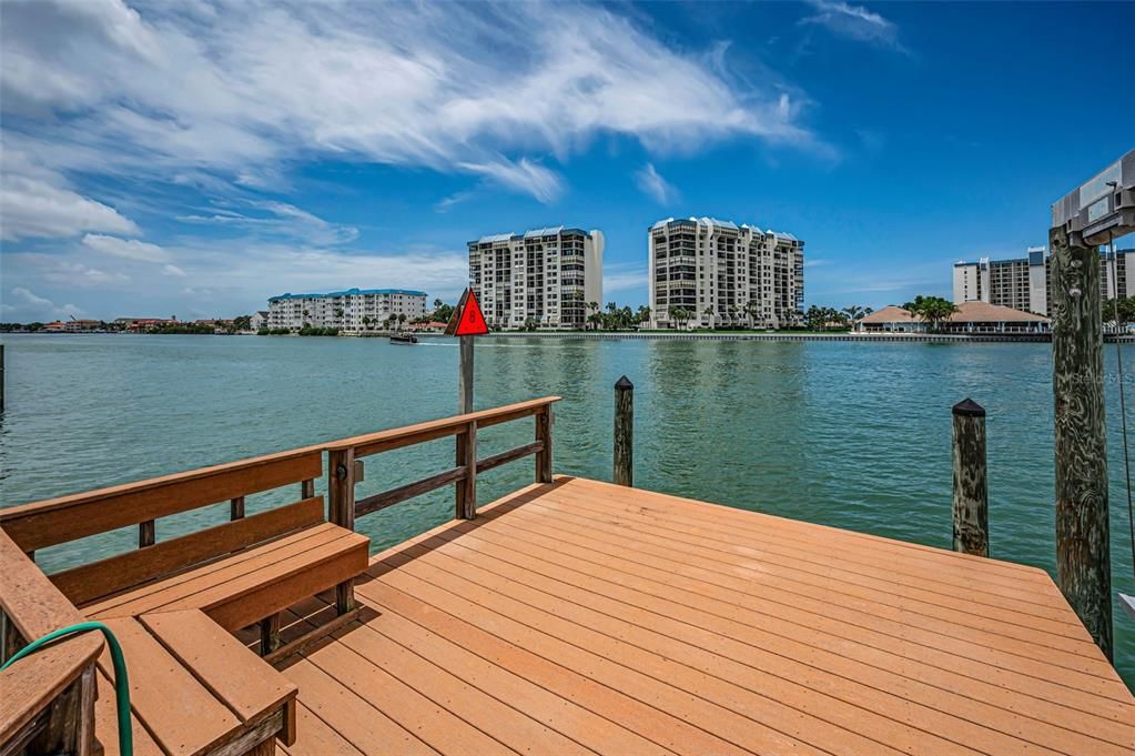 En Venta: $1,795,000 (3 camas, 2 baños, 2421 Pies cuadrados)