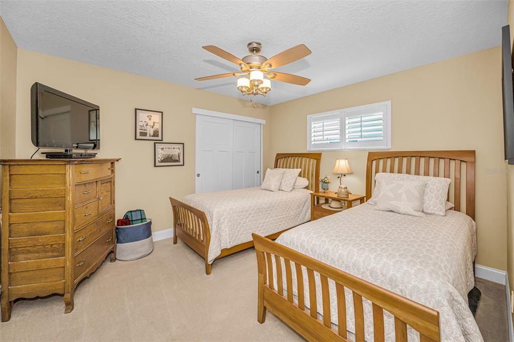 En Venta: $1,795,000 (3 camas, 2 baños, 2421 Pies cuadrados)