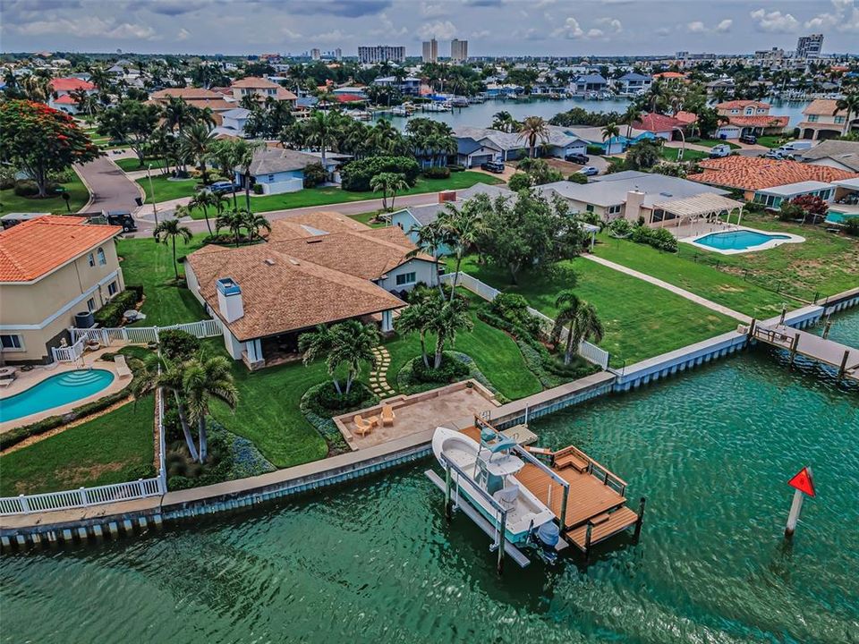 En Venta: $1,795,000 (3 camas, 2 baños, 2421 Pies cuadrados)