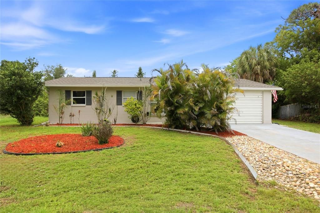 For Sale: $230,000 (2 beds, 2 baths, 863 Square Feet)