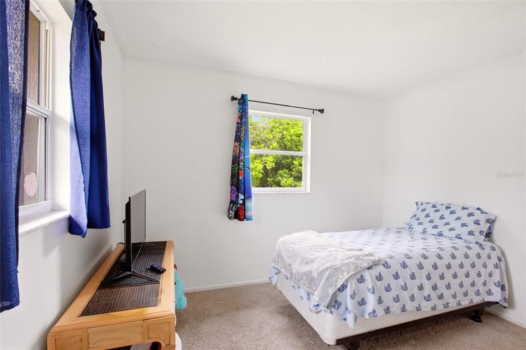 For Sale: $230,000 (2 beds, 2 baths, 863 Square Feet)