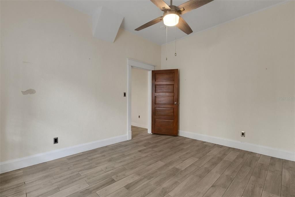 For Sale: $435,000 (4 beds, 0 baths, 882 Square Feet)