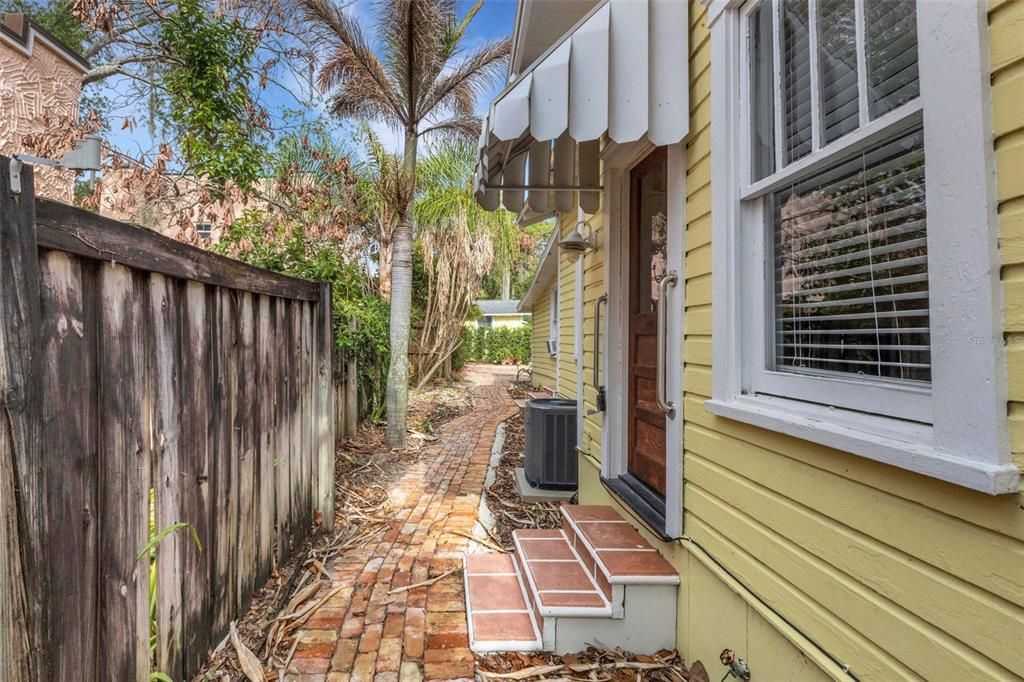 For Sale: $435,000 (4 beds, 0 baths, 882 Square Feet)