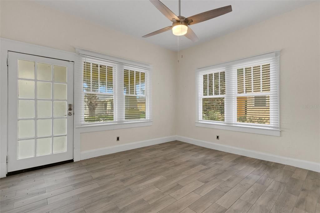 For Sale: $435,000 (4 beds, 0 baths, 882 Square Feet)