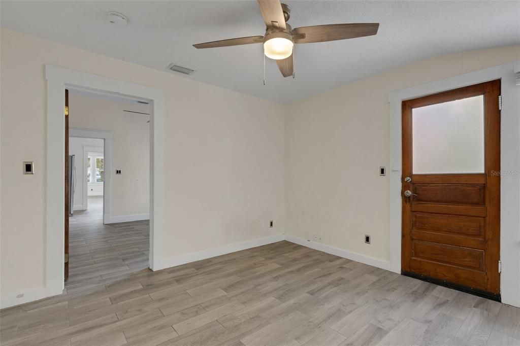 For Sale: $435,000 (4 beds, 0 baths, 882 Square Feet)