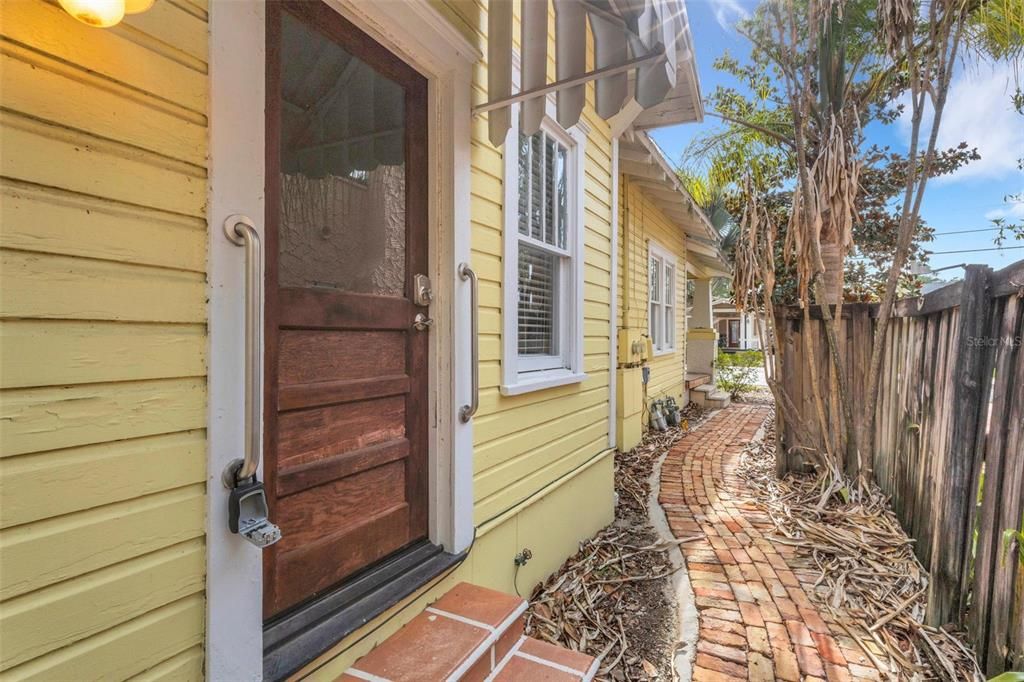 For Sale: $435,000 (4 beds, 0 baths, 882 Square Feet)