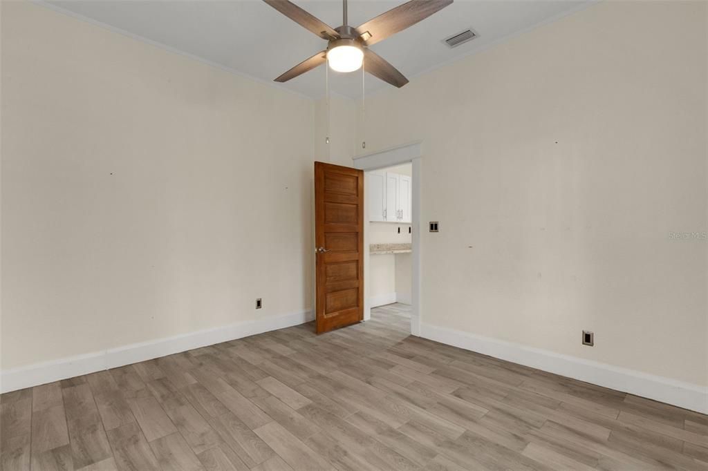 For Sale: $435,000 (4 beds, 0 baths, 882 Square Feet)