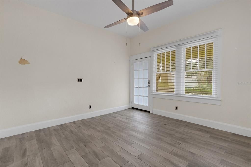 For Sale: $435,000 (4 beds, 0 baths, 882 Square Feet)