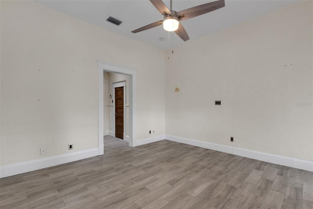 For Sale: $435,000 (4 beds, 0 baths, 882 Square Feet)