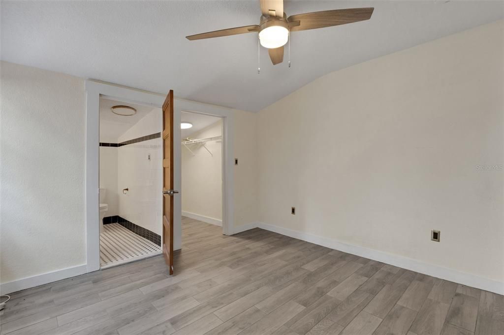 For Sale: $435,000 (4 beds, 0 baths, 882 Square Feet)