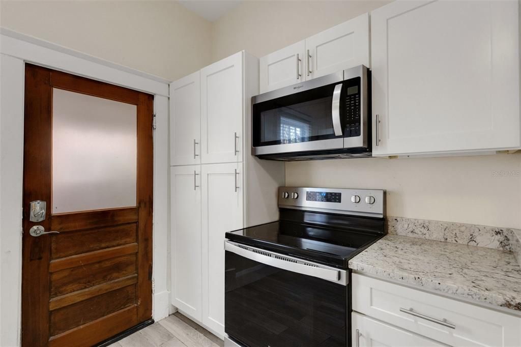 For Sale: $435,000 (4 beds, 0 baths, 882 Square Feet)