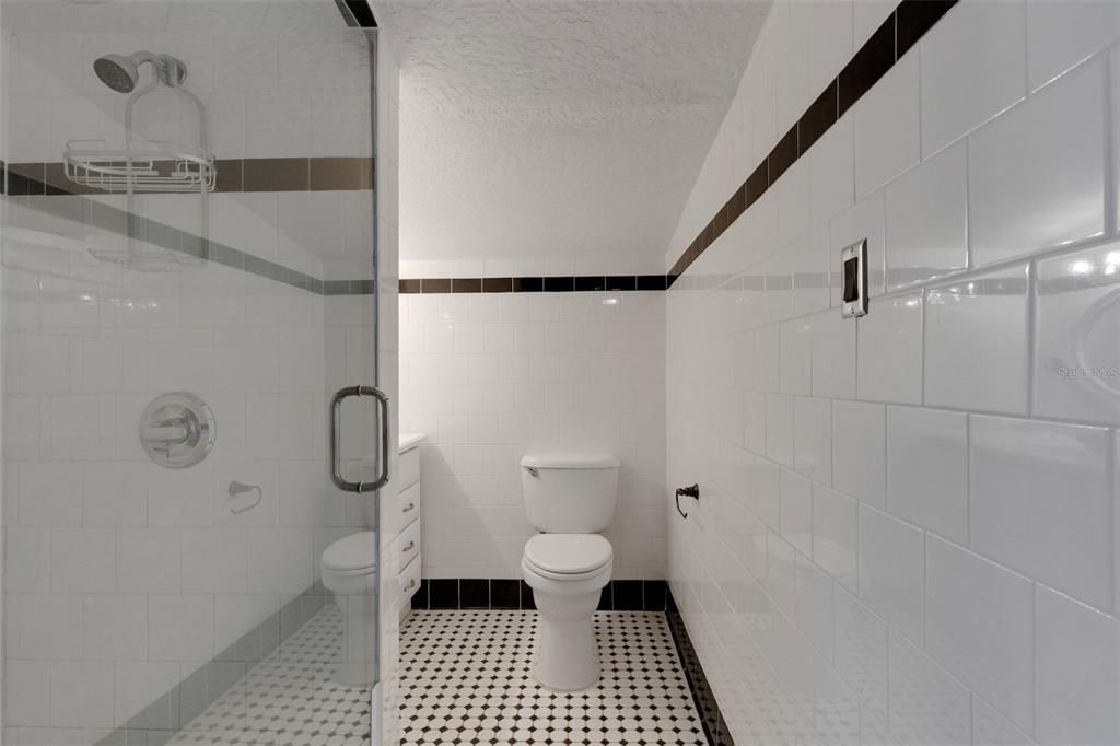 For Sale: $435,000 (4 beds, 0 baths, 882 Square Feet)
