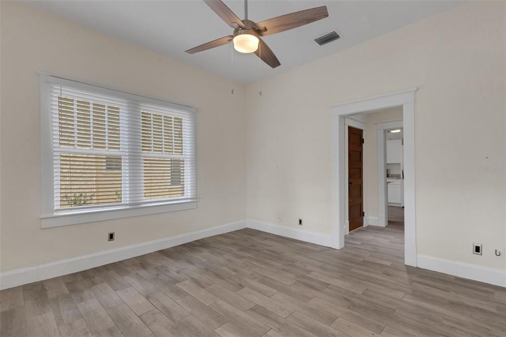 For Sale: $435,000 (4 beds, 0 baths, 882 Square Feet)