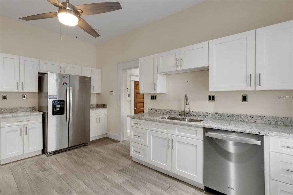 For Sale: $435,000 (4 beds, 0 baths, 882 Square Feet)