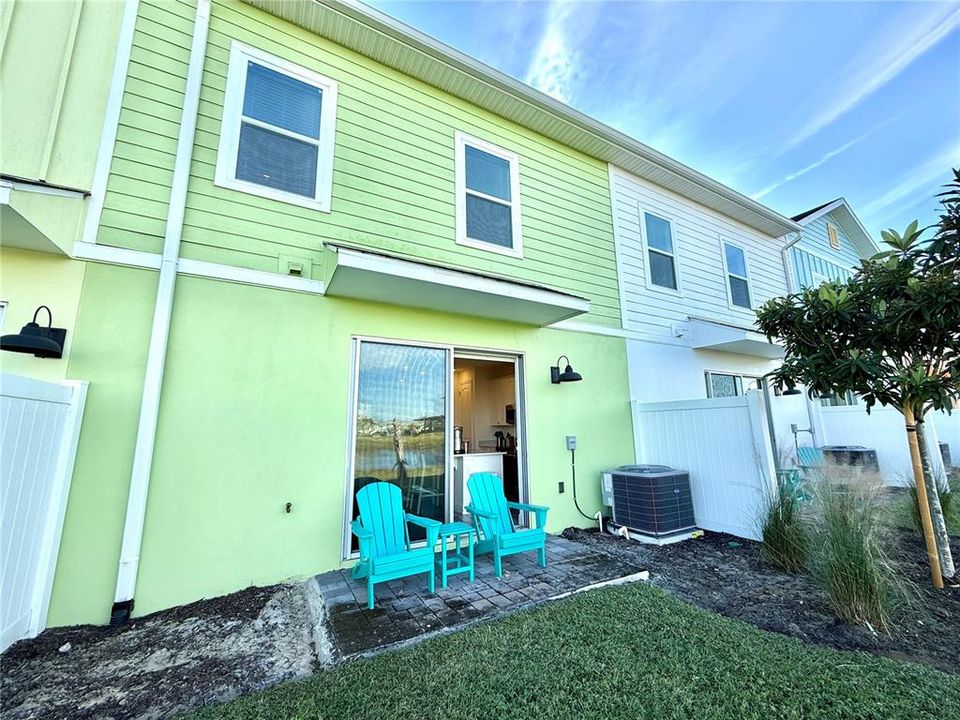 En Venta: $393,000 (3 camas, 3 baños, 1550 Pies cuadrados)