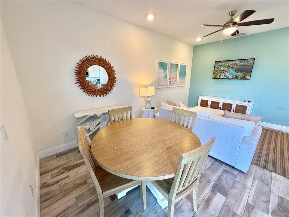 En Venta: $393,000 (3 camas, 3 baños, 1550 Pies cuadrados)
